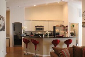 Ferienhaus | Eigene Küche | Kochgeschirr/Geschirr/Besteck