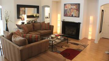 House | Living room | Flat-screen TV