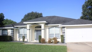 Front of property - Villa Bakker - Golfcourse 3 Bedroom (Inverness)