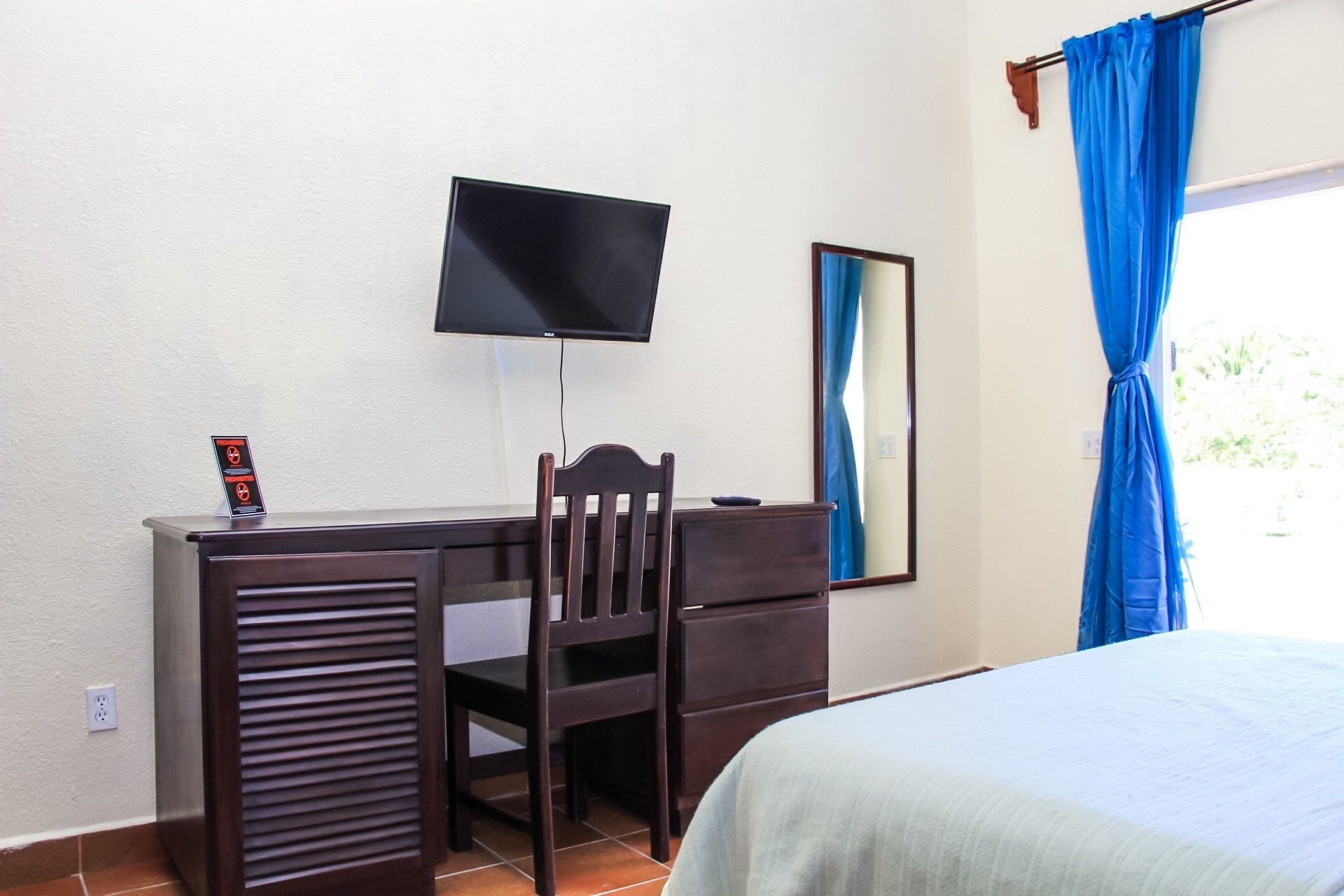 standard room + free snorkel trip | in-room safe, free wifi, bed sheets