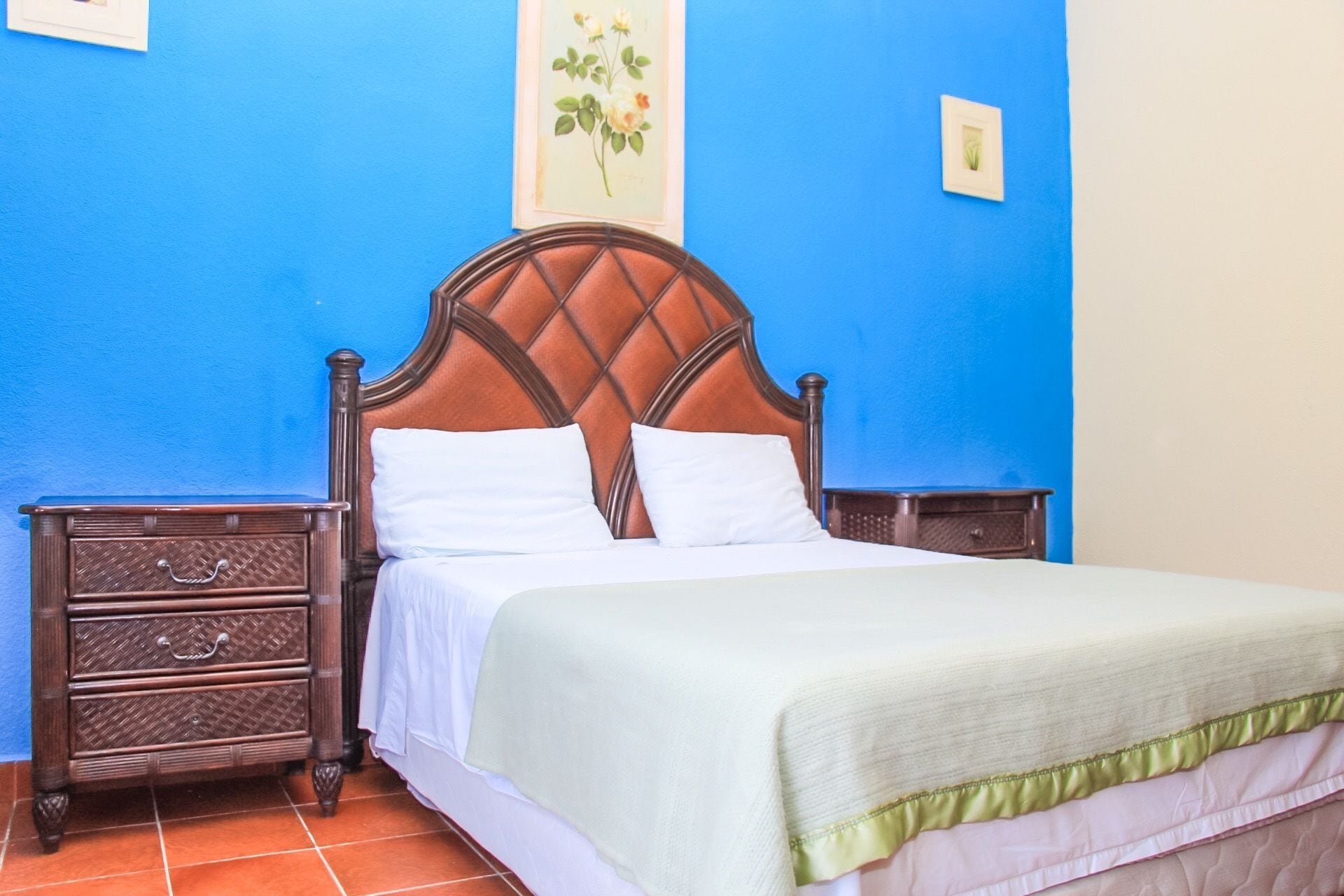 standard room + free snorkel trip | in-room safe, free wifi, bed sheets