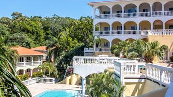 2 piscinas al aire libre, sillones reclinables de piscina