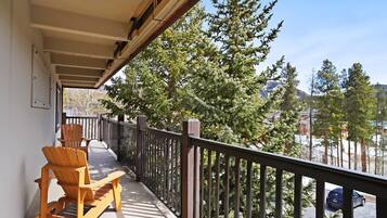 Apartment, 2 Schlafzimmer | Balkon