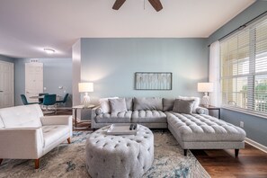 Apartamento de lujo, 3 habitaciones, no fumadores, vistas al complejo turístico | Sábanas de algodón egipcio y ropa de cama de alta calidad