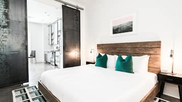 Suite, 1 soverom | Sengetøy av topp kvalitet, individuelt innredet og strykejern/-brett