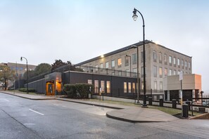 Fassade der Unterkunft – Abend/Nacht