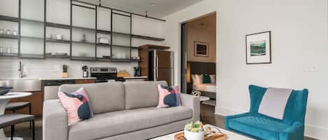 Deluxe Apartment, 1 King Bed with Sofa bed | Living room