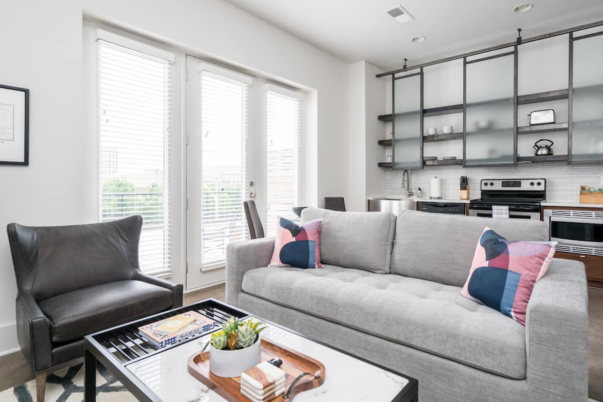 Suite, 1 habitación | Sala de estar | Una televisión de pantalla plana