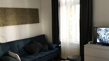 Apartment | Living area | Flat-screen TV