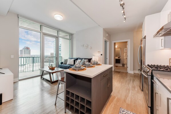 Premier Apartment, 2 Bedrooms, Accessible, Kitchen | Living area | 40-inch Smart TV with digital channels, TV, Netflix