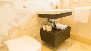 Bathroom - Sleek, High end House Next to Brighton Station (Brighton)