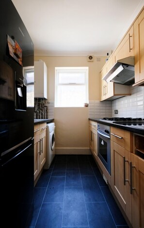 Full-sized fridge, microwave, coffee/tea maker, cookware/dishes/utensils