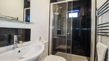 Casa de campo | Baño | Ducha y secador de pelo