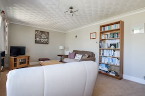 Cottage | Living area