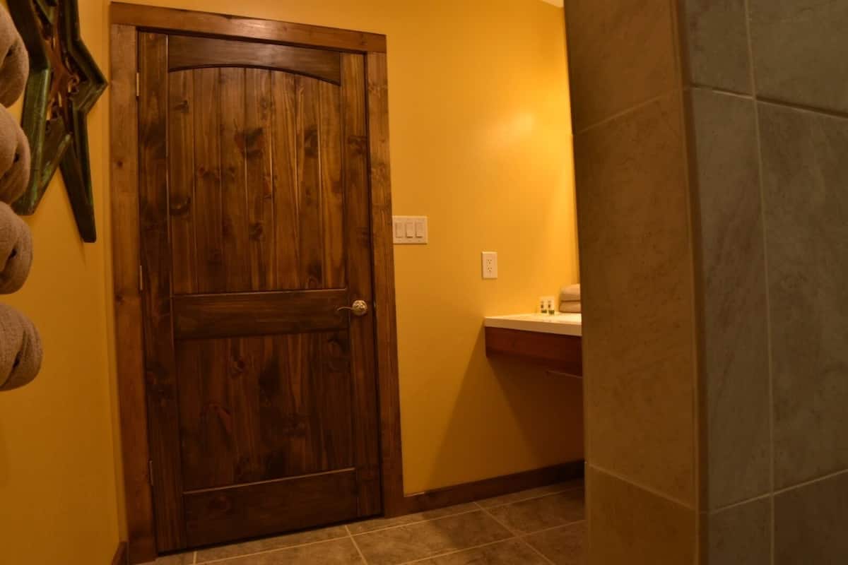 elite room | bathroom | towels