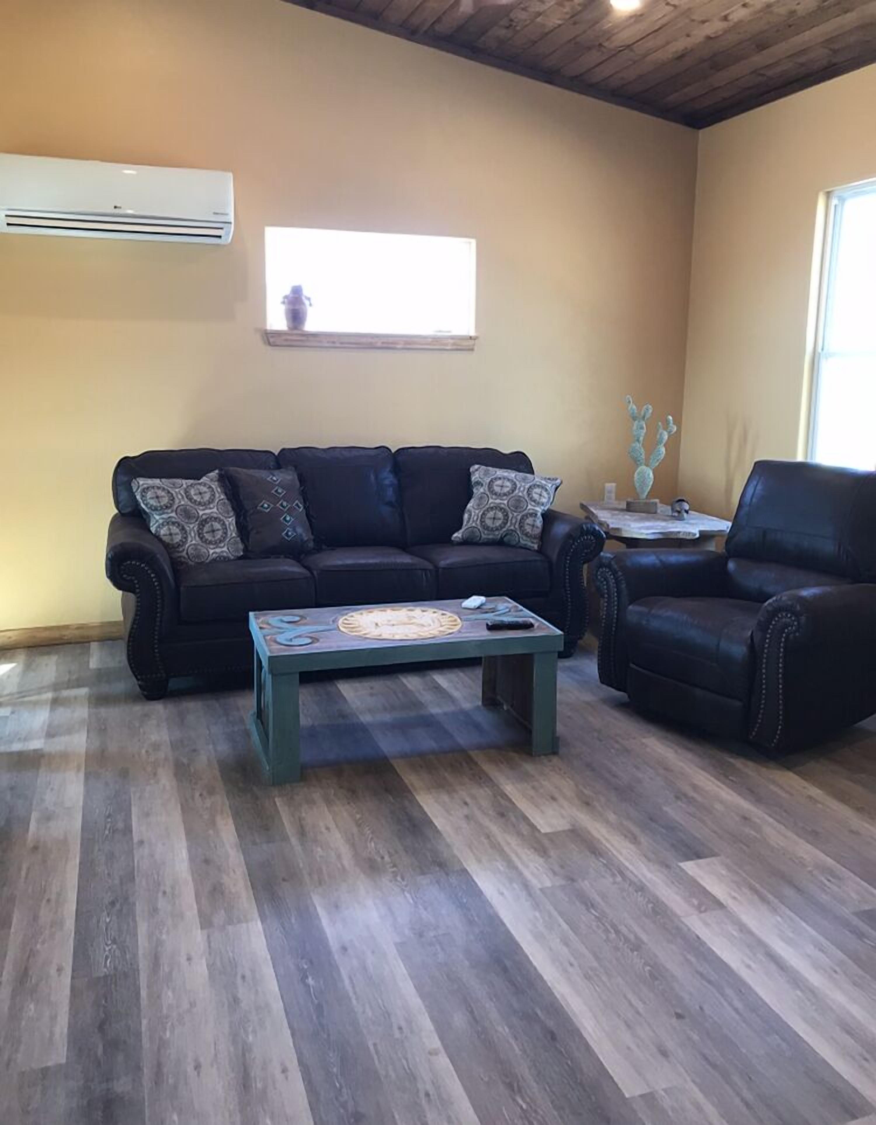 emory suite  | living area