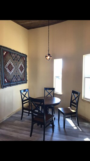 Emory Suite  | In-room dining