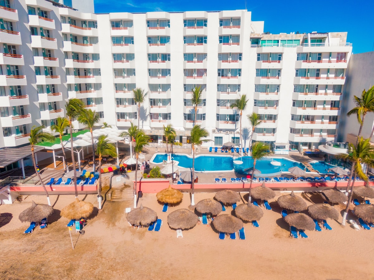 Vista frontal de la propiedad