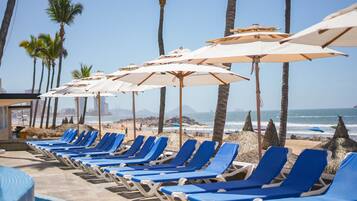 Outdoor pool, pool loungers