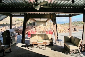 BBQ/picnic area - Iron Springs Adventure Resort & RV Park (Cedar City)