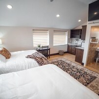 Escritorio, cortinas blackout, wifi gratis y ropa de cama 