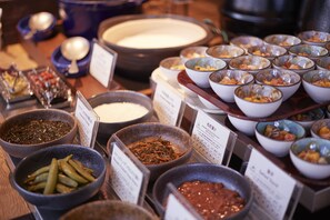 A variety of food bowls with labels, arranged on a table. - JR East Hotel Mets Premier Sapporo (Sapporo)