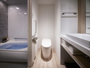 Tina y regadera independientes, tina profunda, secadora de cabello 