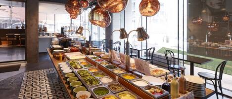 Desayuno buffet diario (JPY 1980 por persona)