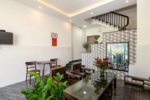 Lobby - Van Apartment and Hotel (Da Nang)