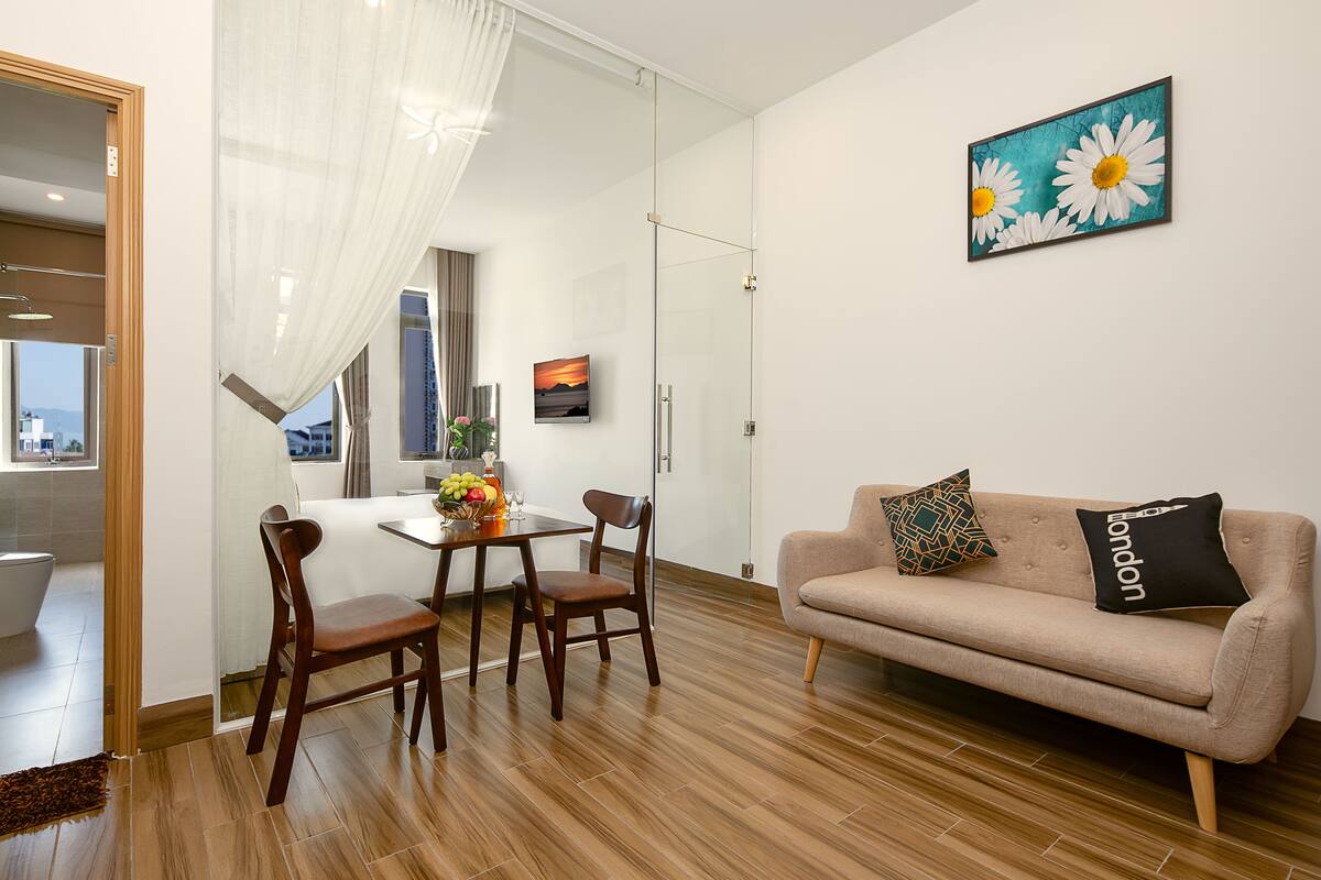 City Apartment, 1 King Bed, Non Smoking | Premium bedding, desk, blackout curtains, soundproofing