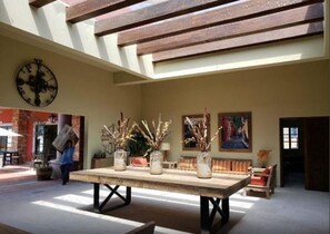 Lobby sitting area - Departamento En Condómino Residencial El Milagro (San Miguel de Allende)
