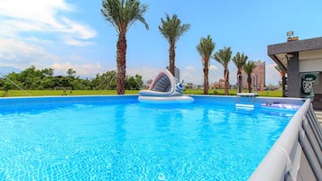 Sæsonbestemt udendørs pool