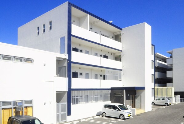 Free self-parking - Costa Bella Condominiun Resort (Motobu)