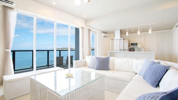 Suite | Living area | Flat-screen TV