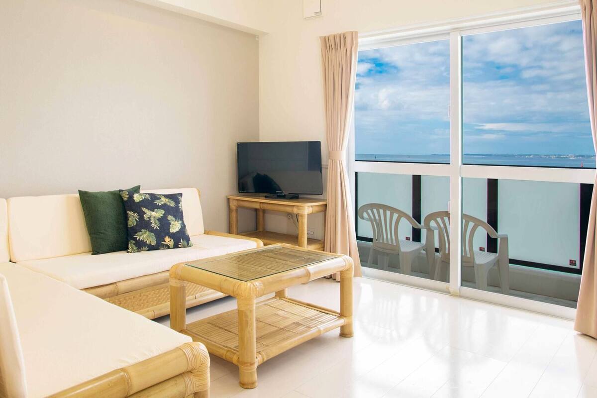 Living area | Flat-screen TV