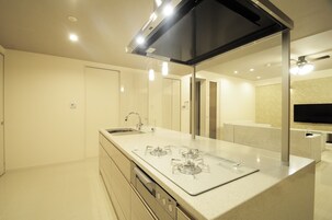 Suite | Private kitchen | Fridge, microwave, stovetop, electric kettle