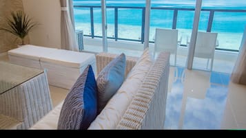 Suite | Living area | Flat-screen TV