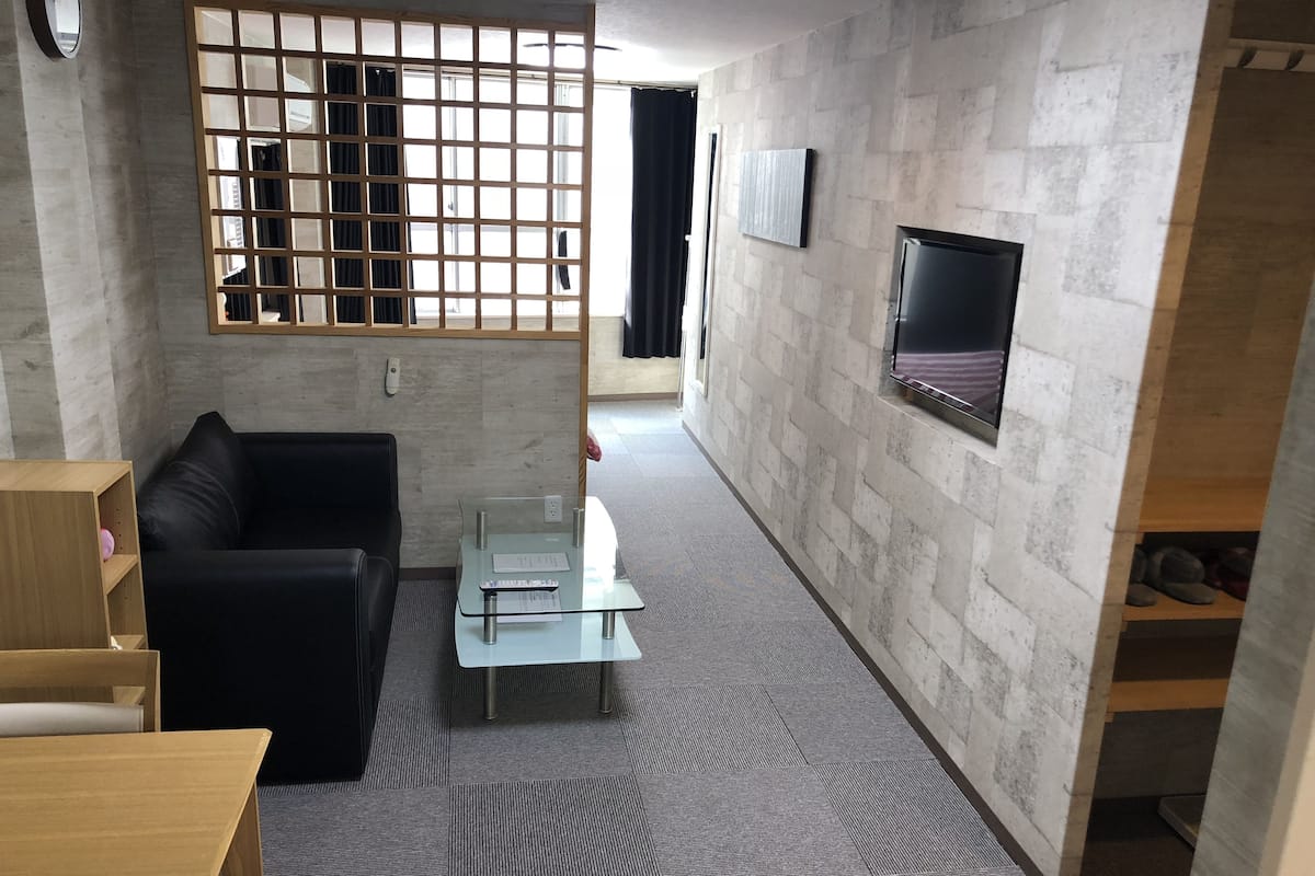 Design Studio Suite, 1 Double Bed with Sofa bed | Laptop workspace, iron/ironing board, free WiFi, bed sheets