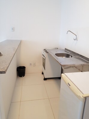Economy Studio, Multiple Beds, Non Smoking, Beach View | Private kitchen - Hotel Itapuã Tropical (Salvador)