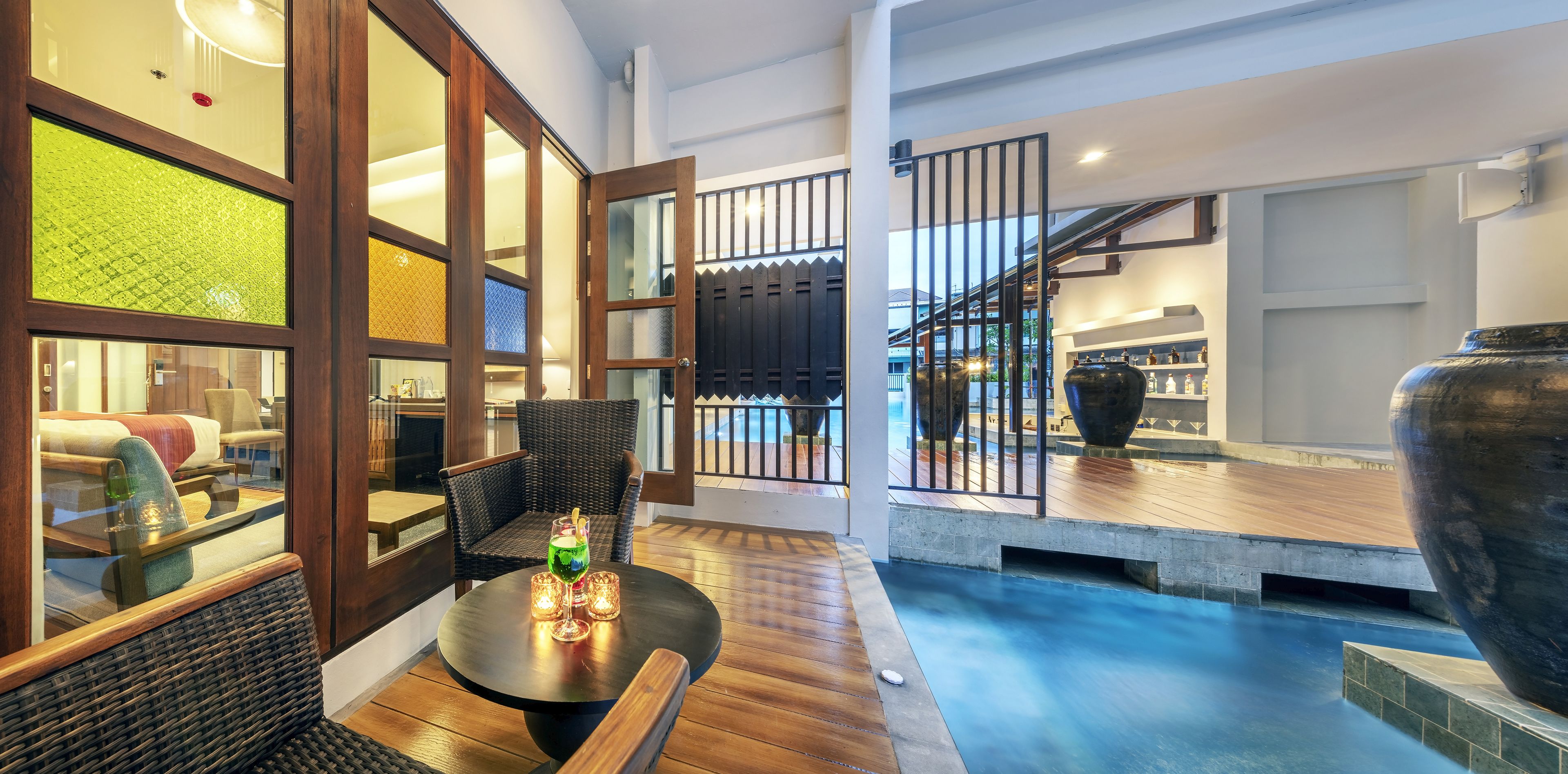 superior pool access (king bed)  | egyptian cotton sheets, premium bedding, minibar, in-room safe