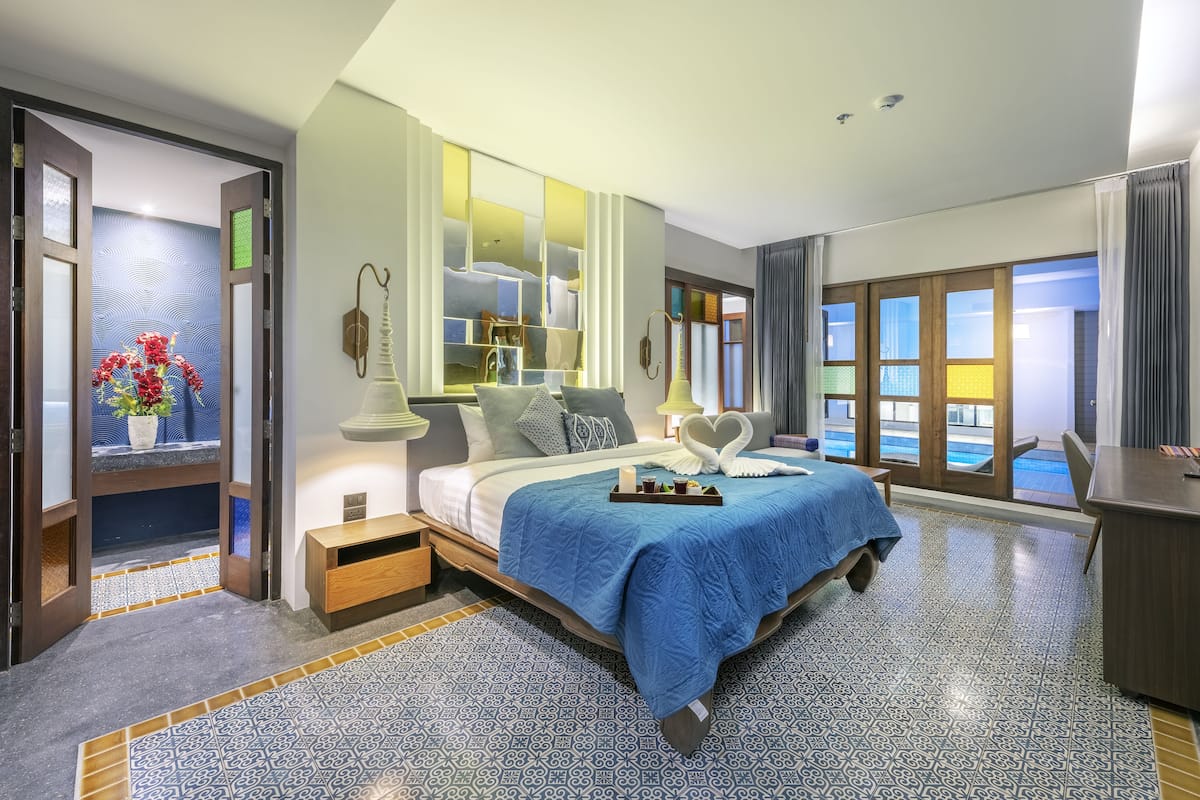 Jacuzzi Pool Access | Roupas de cama de algodão egípcio, roupas de cama premium, frigobar