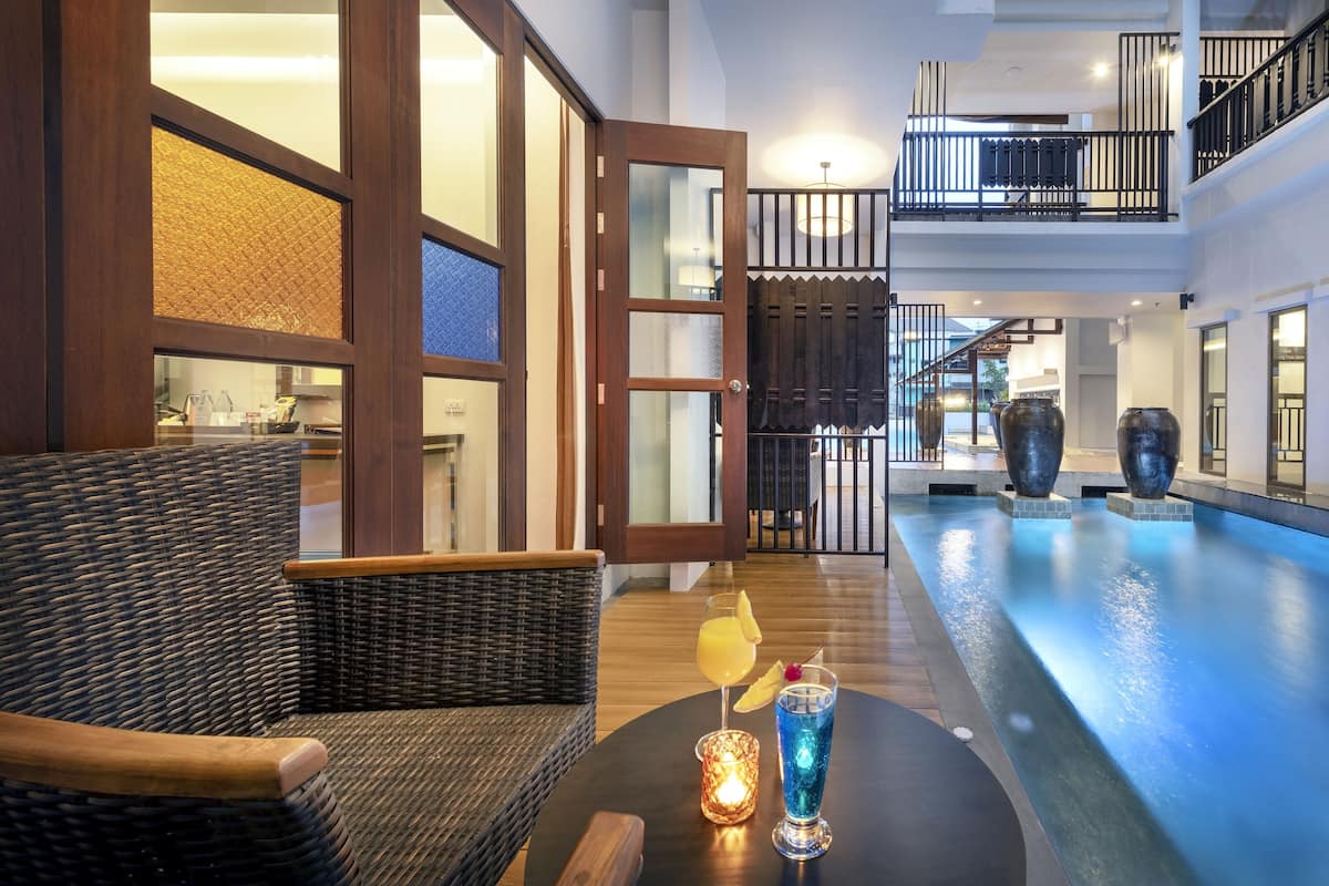 Grand Deluxe Pool Access | Roupas de cama de algodão egípcio, roupas de cama premium, frigobar