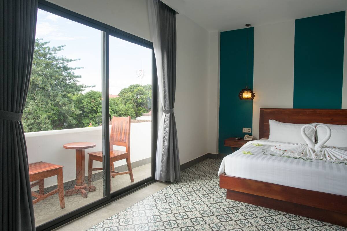 Three Bedroom Suites With Balcony Pool View - Free 2 Way Airport Transfer | Egyptian cotton sheets, premium bedding, minibar, in-room safe