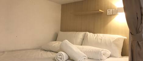 Basic Shared Dormitory, Mixed Dorm, Non Smoking, Shared Bathroom | Blackout drapes, iron/ironing board, free WiFi, bed sheets