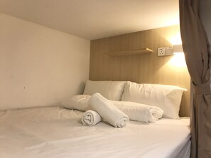 Cortinas blackout, tabla de planchar con plancha y wifi gratis