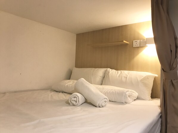 Dormitorio compartido básico, dormitorio mixto, para no fumadores, baño compartido | Cortinas blackout, tabla de planchar con plancha y wifi gratis