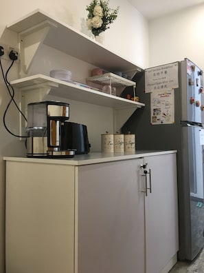 Shared fridge, toaster - Signel Hostel (Kota Kinabalu)