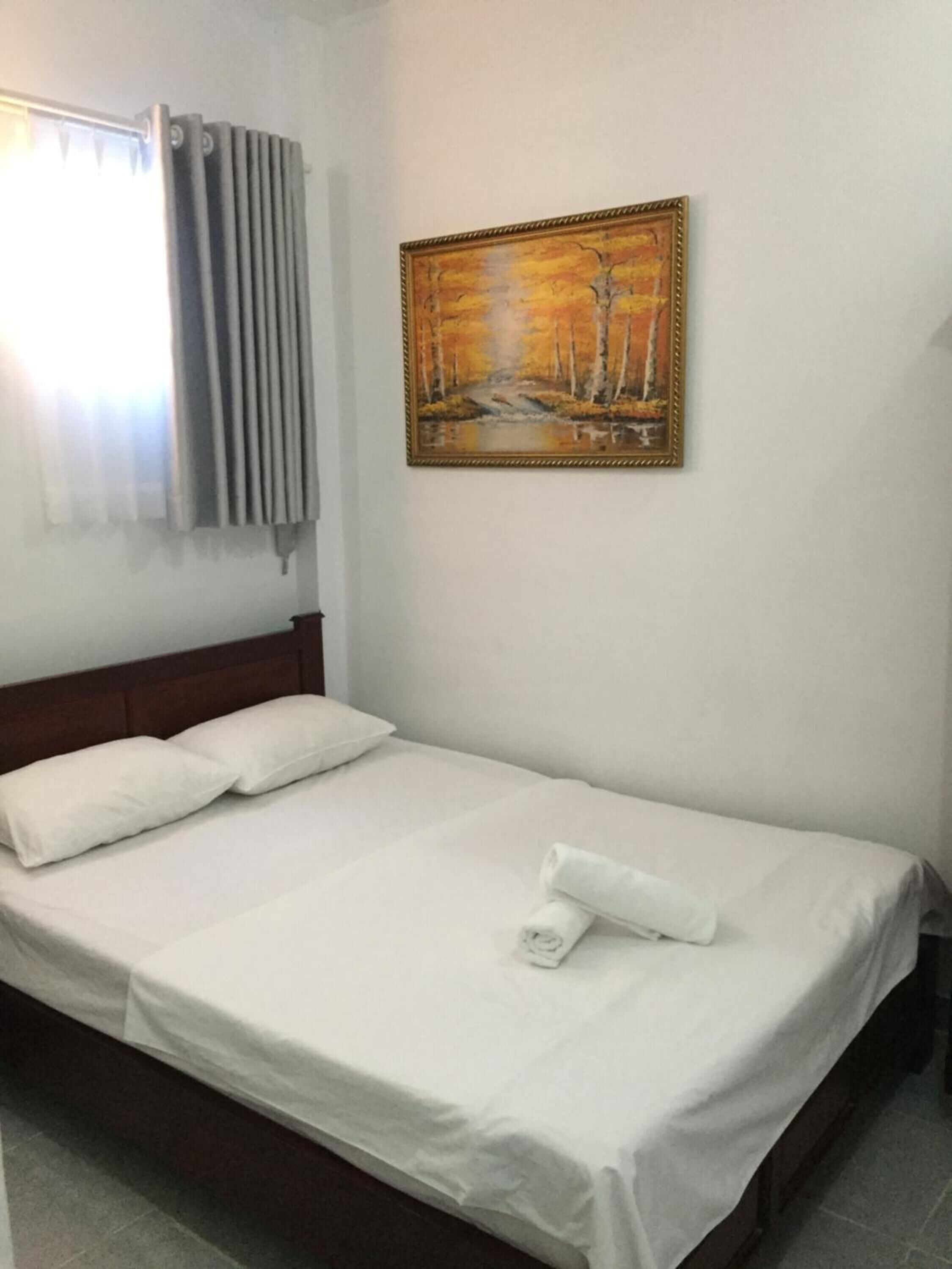 minibar, in-room safe, free wifi, bed sheets