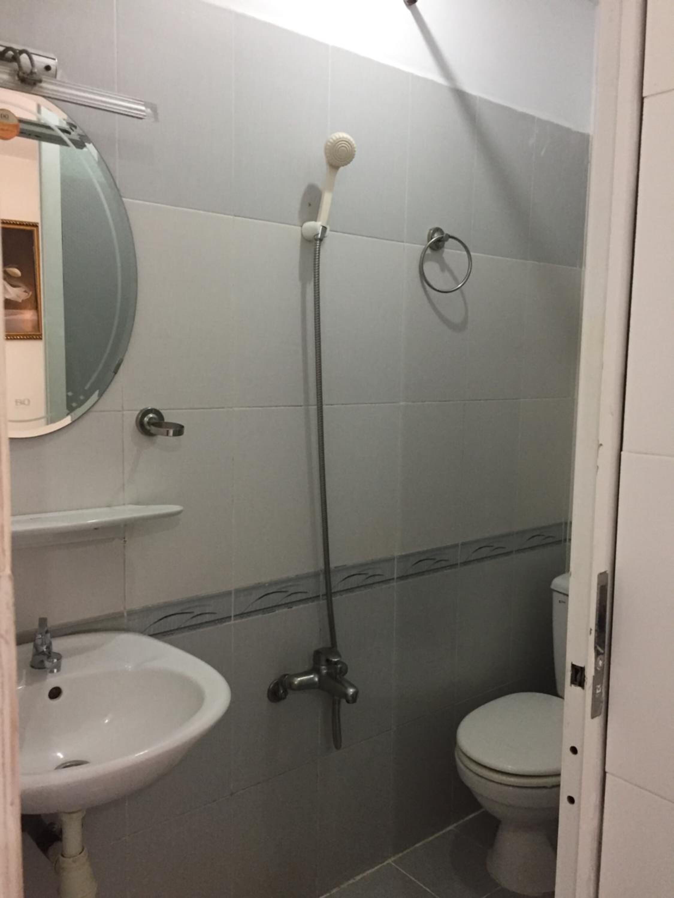 shower, free toiletries, hair dryer, slippers