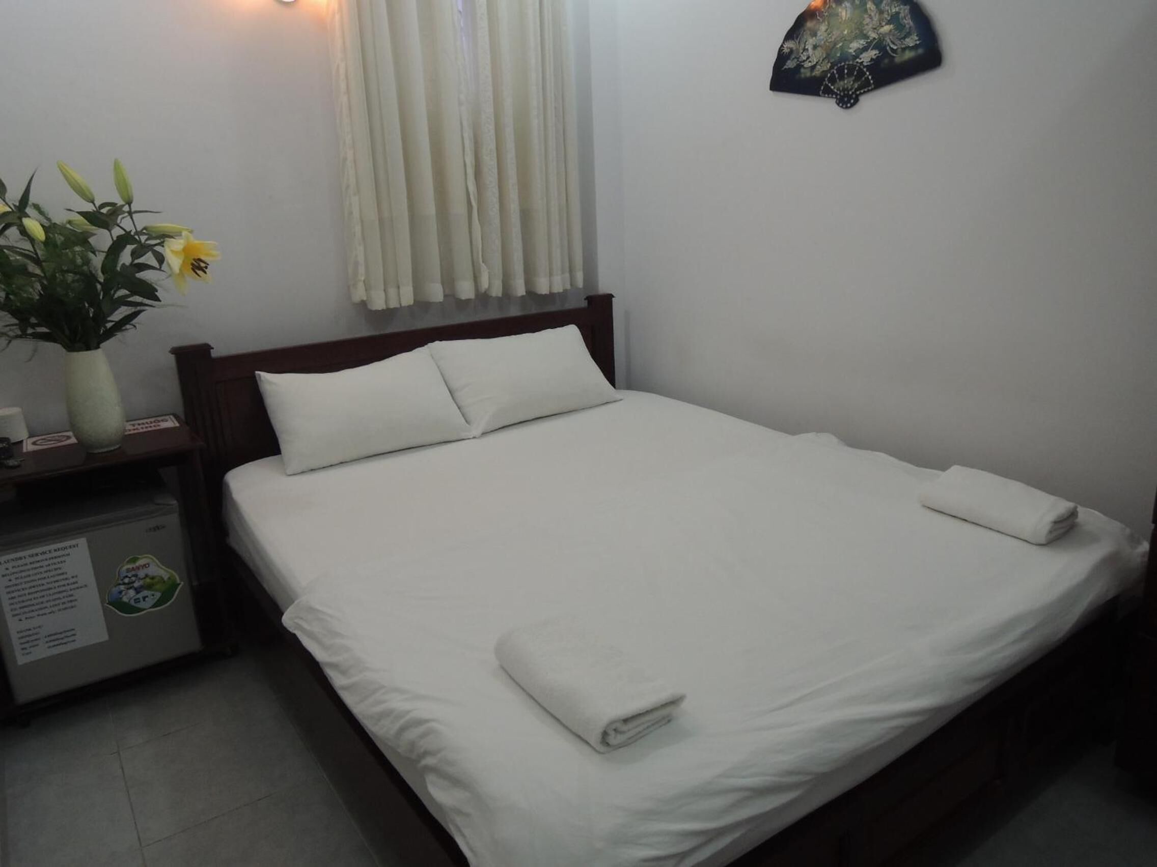 minibar, in-room safe, free wifi, bed sheets